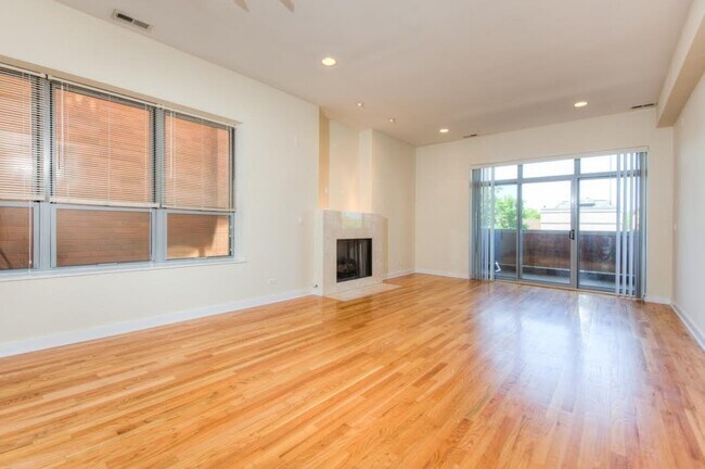 Foto del edificio - 2417 W Erie St