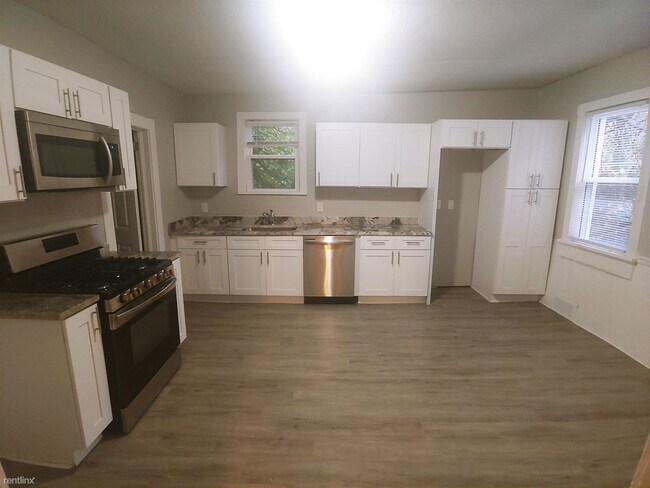 Foto del edificio - 2 br, 1 bath Duplex - 2805 Queen Avenue Qu...