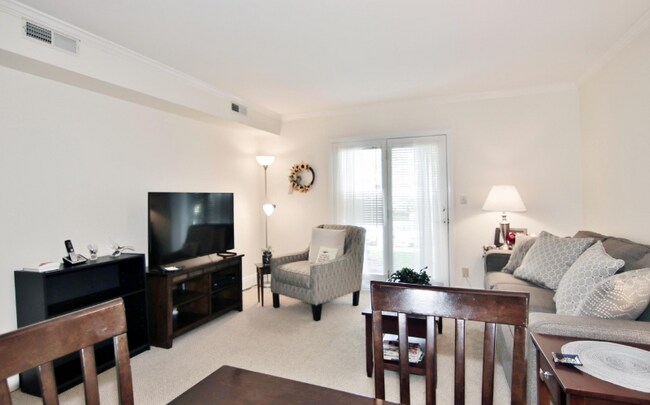 Foto del edificio - 351 Pemberwick Rd