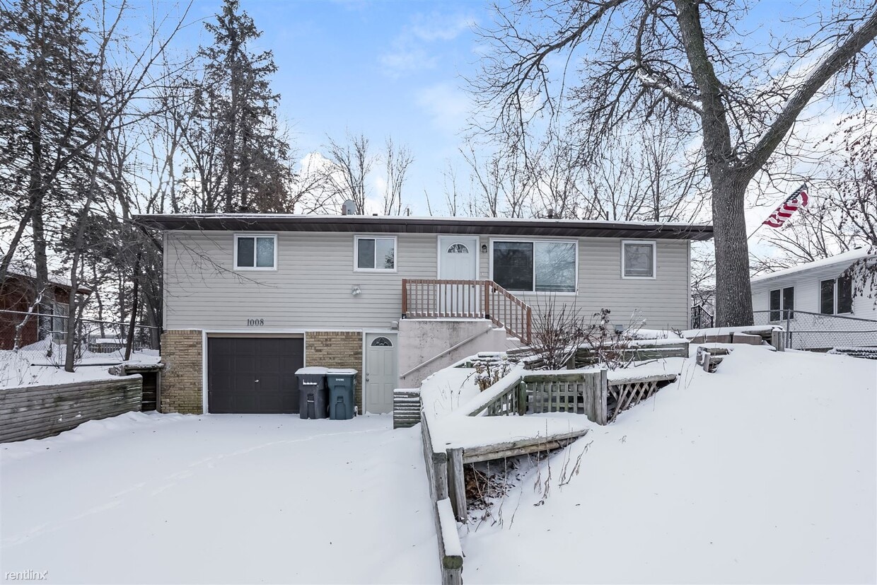 Primary Photo - 3 br, 2 bath House - 1008 128th Ave NE