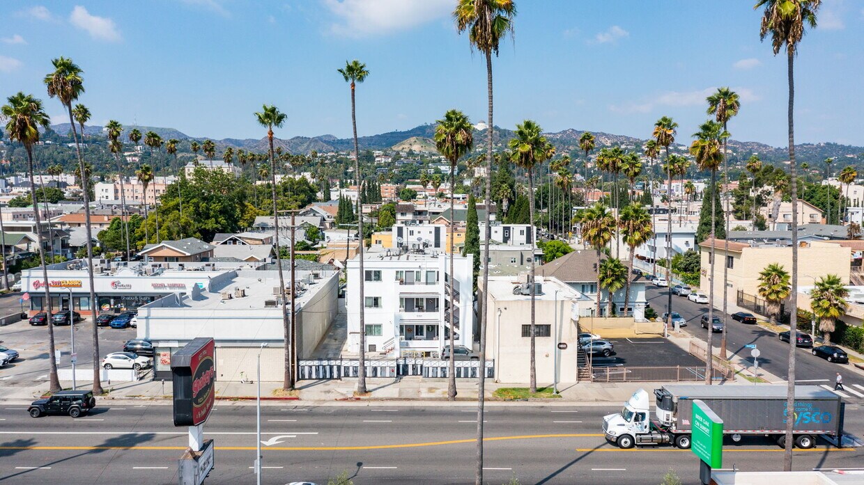Foto principal - 5161 Sunset Blvd