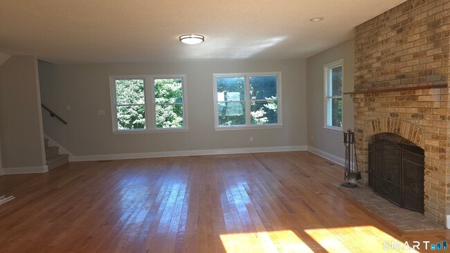 Building Photo - 387 Mixville Rd