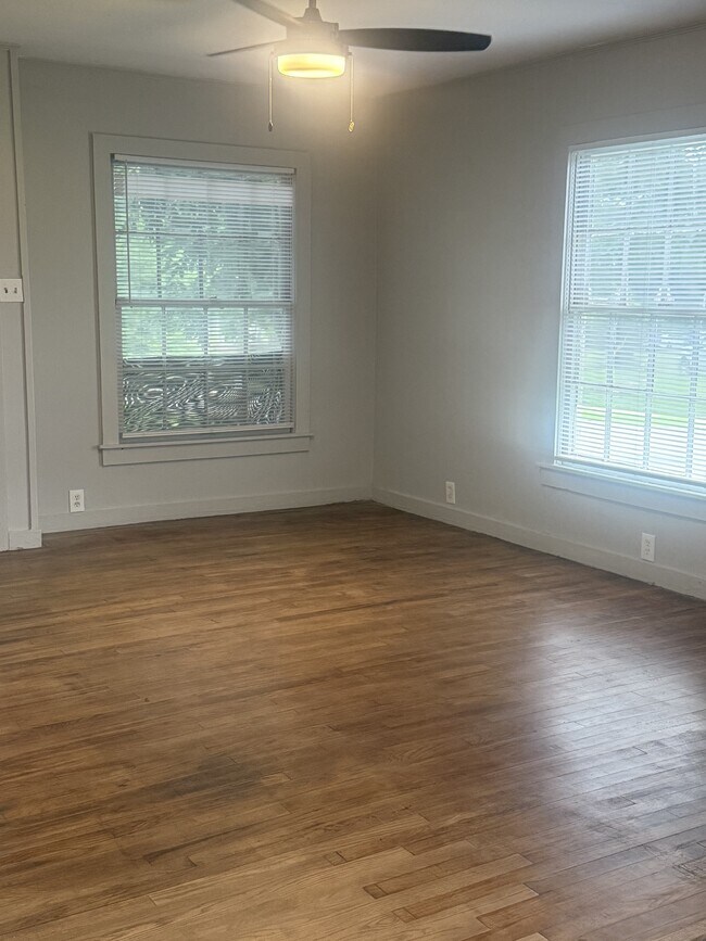 Foto del edificio - 916 E 6th St