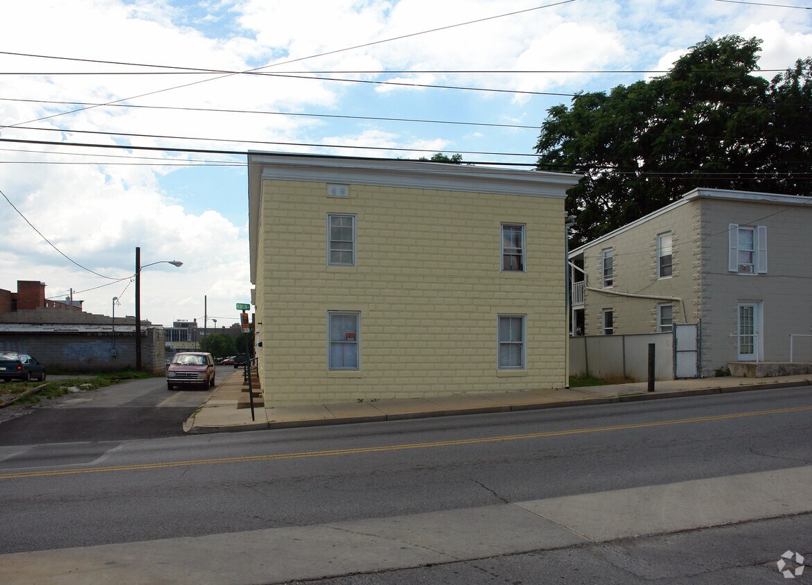 Building Photo - 177-199 Berkson Ave