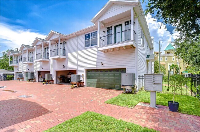 Foto del edificio - 113 Bosphorous Ave