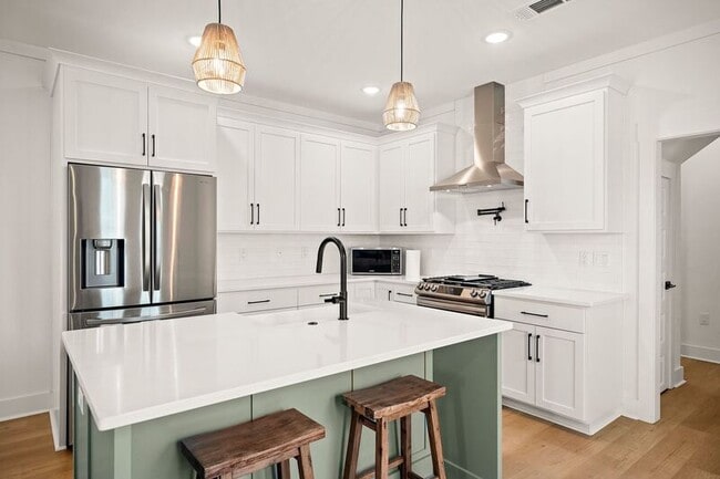 Building Photo - 440 S F St