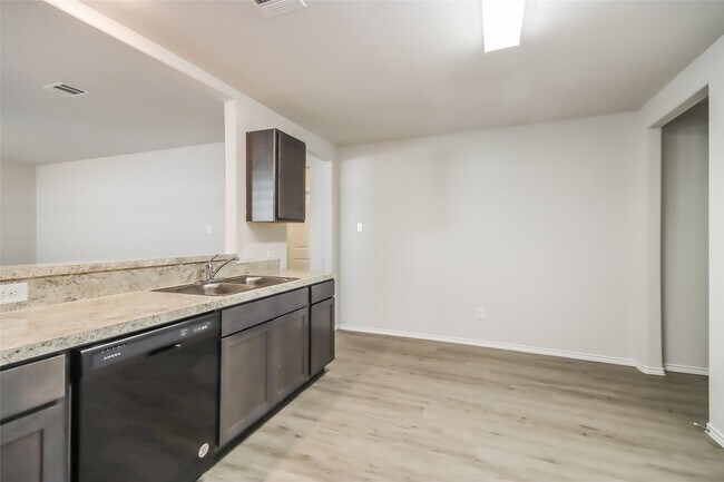 Foto del edificio - 3812 Avalon Ln