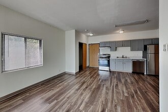 Building Photo - 216 Stanton Ave