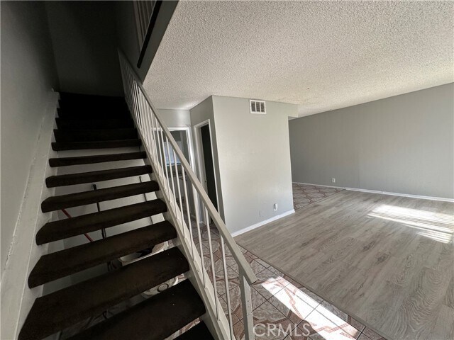 Foto del edificio - 349 N Eucalyptus Ave