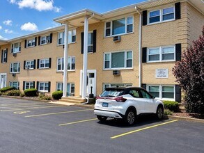 Building Photo - 4940 N Leonard Dr