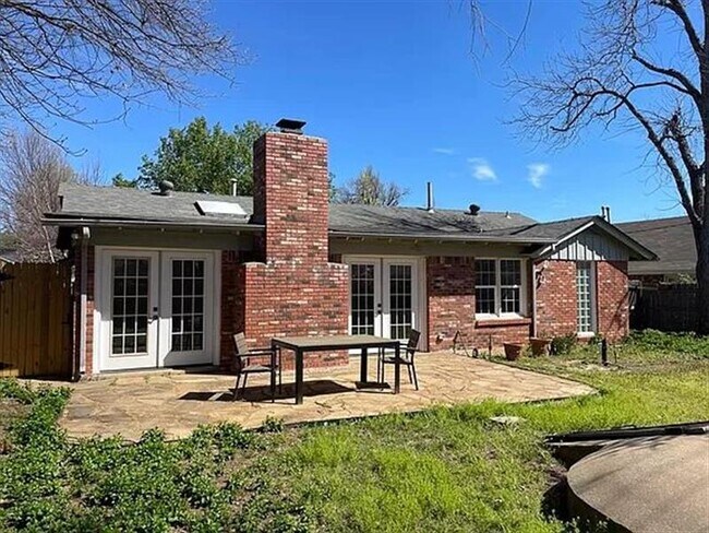 Building Photo - Welcoming Home