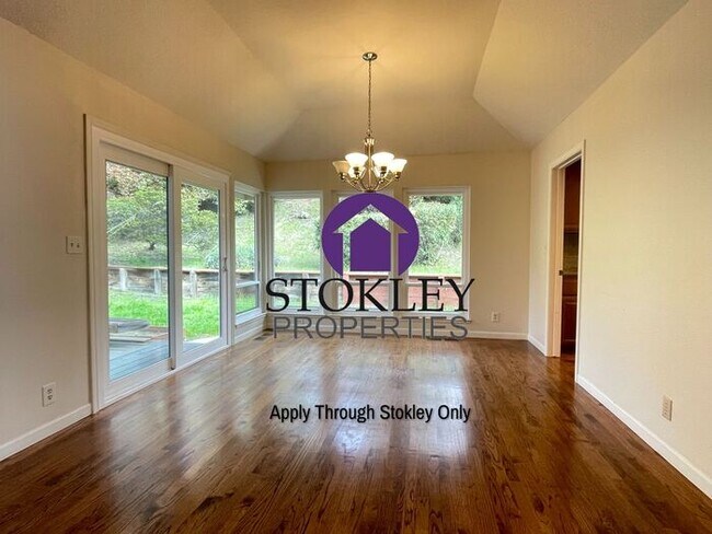 Foto del edificio - 443 Gentry Ct