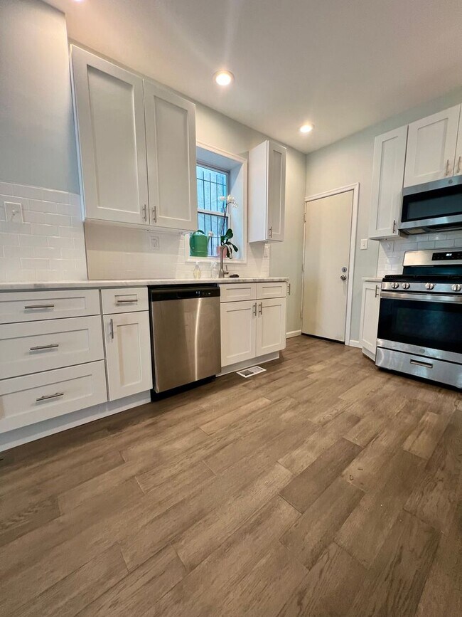 Foto del edificio - Newly Renovated 2-Bed Townhome Outside Brewerytown! Available NOW!