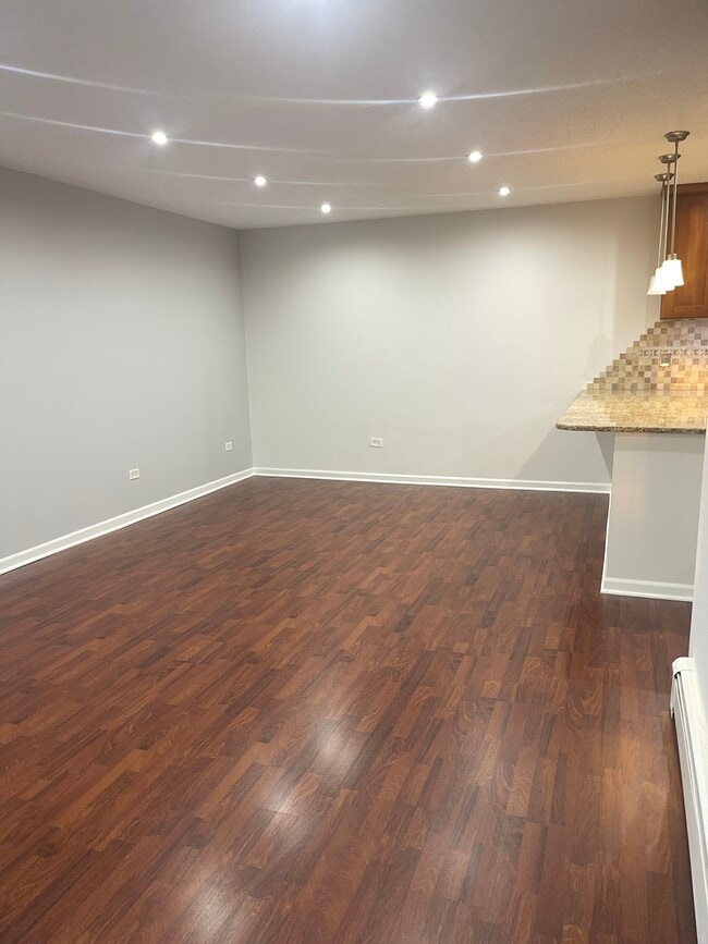 Foto del edificio - 8970 N Parkside Ave