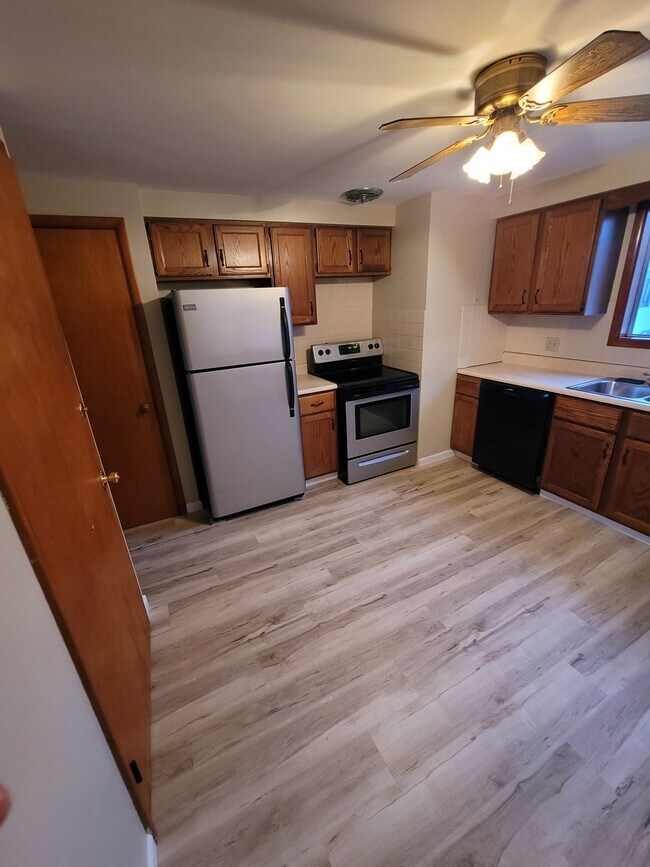 Kitchen from entry - 28 Joseph St