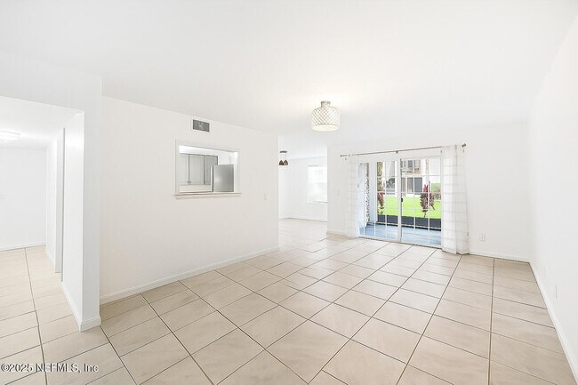 Foto del edificio - 4329 Plaza Gate Ln S