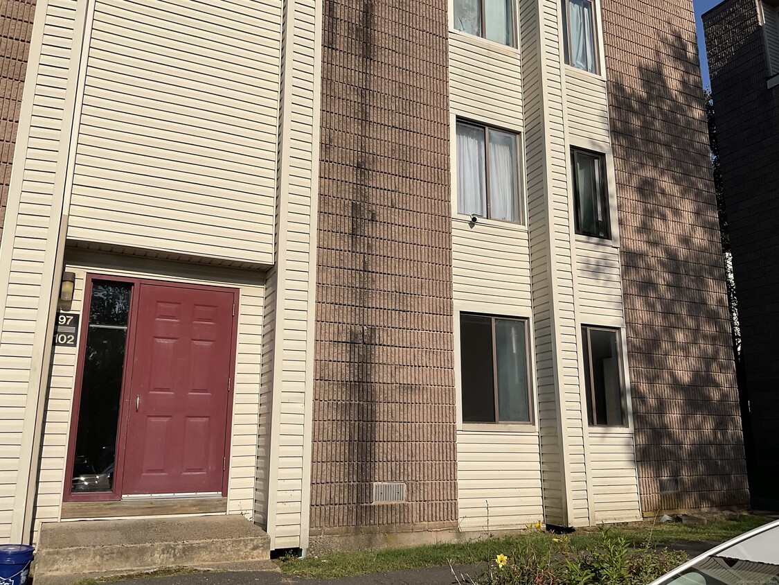 Primary Photo - 98 Burgundy Hill Ln