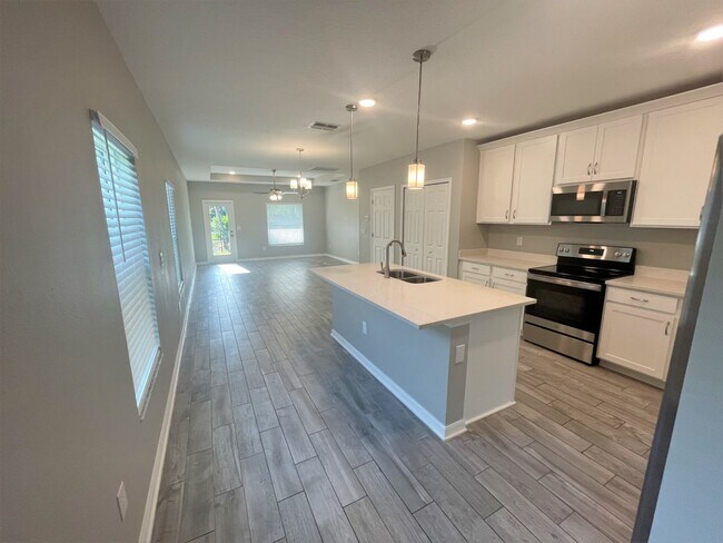 Building Photo - 1400 Sunset Preserve Way