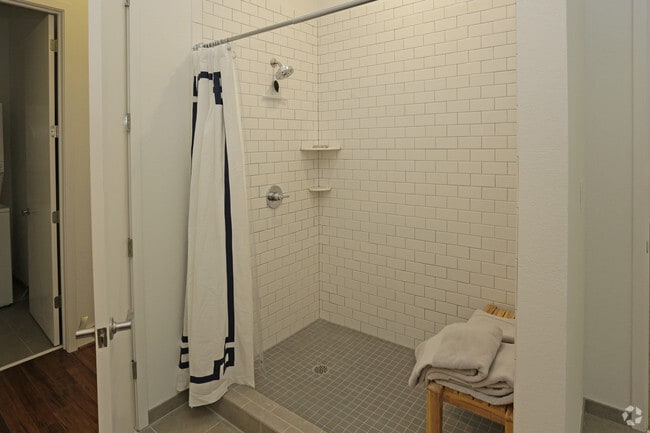 Large Walk In Showers! - Reserve on 3rd
