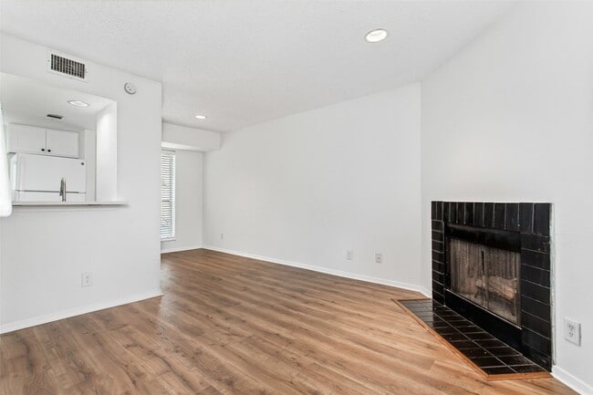 Photo - 1901 N Fitzhugh Ave Apartment