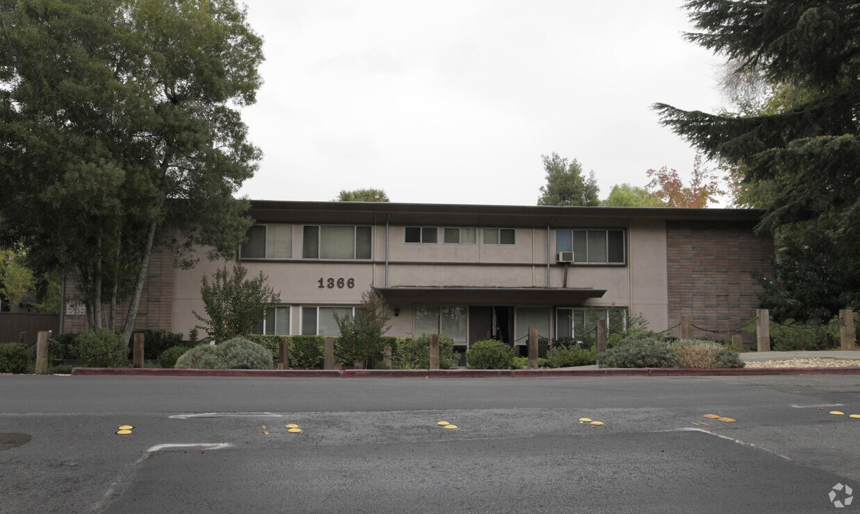Foto principal - 1366 Oakland Blvd