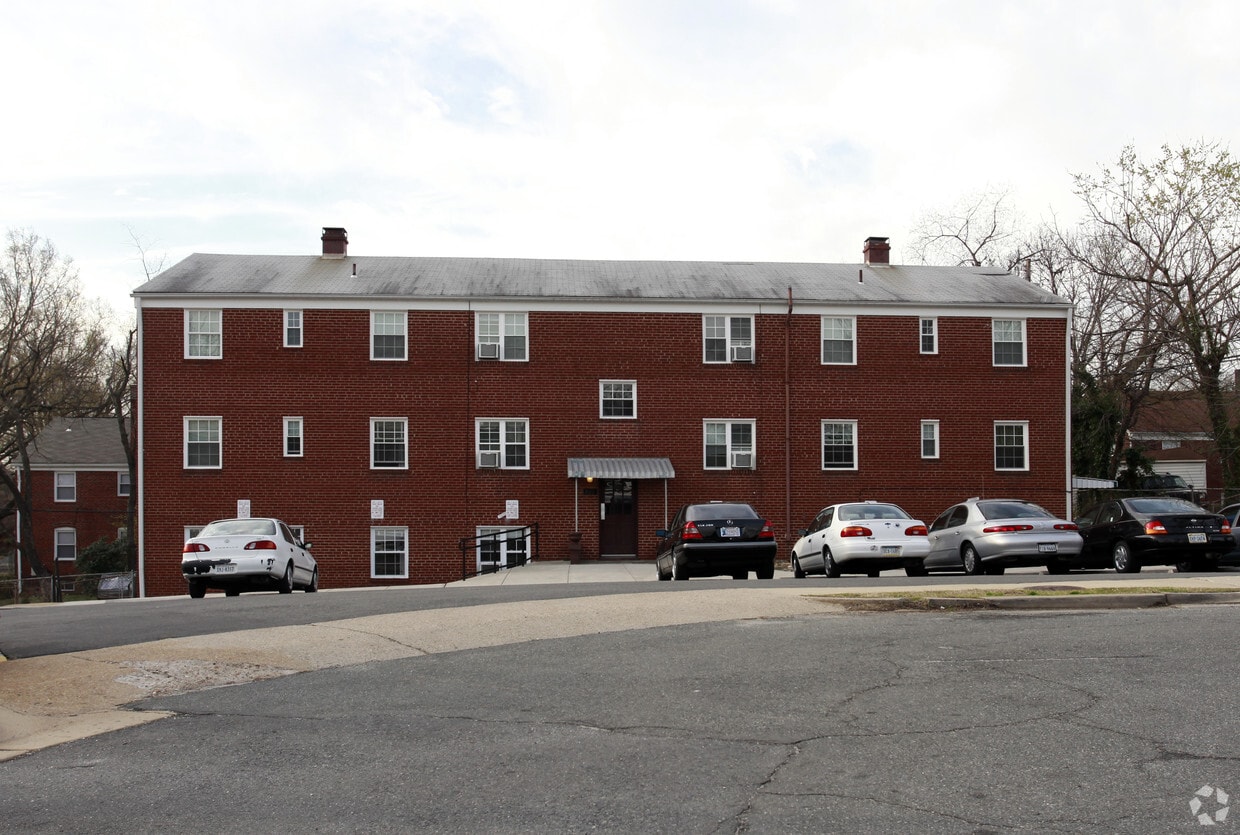2010 4th St S, Arlington, VA 22204 Apartments in Arlington, VA