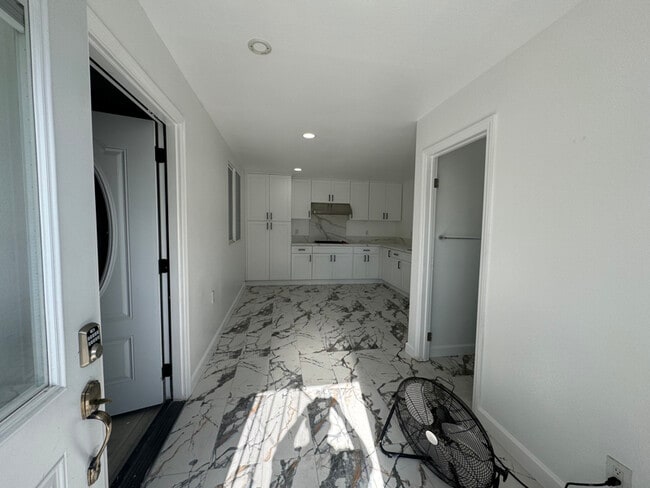 Foto del edificio - 6 W 4th St