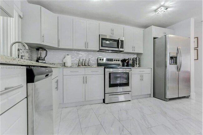 Building Photo - 211 SW 4 Ave
