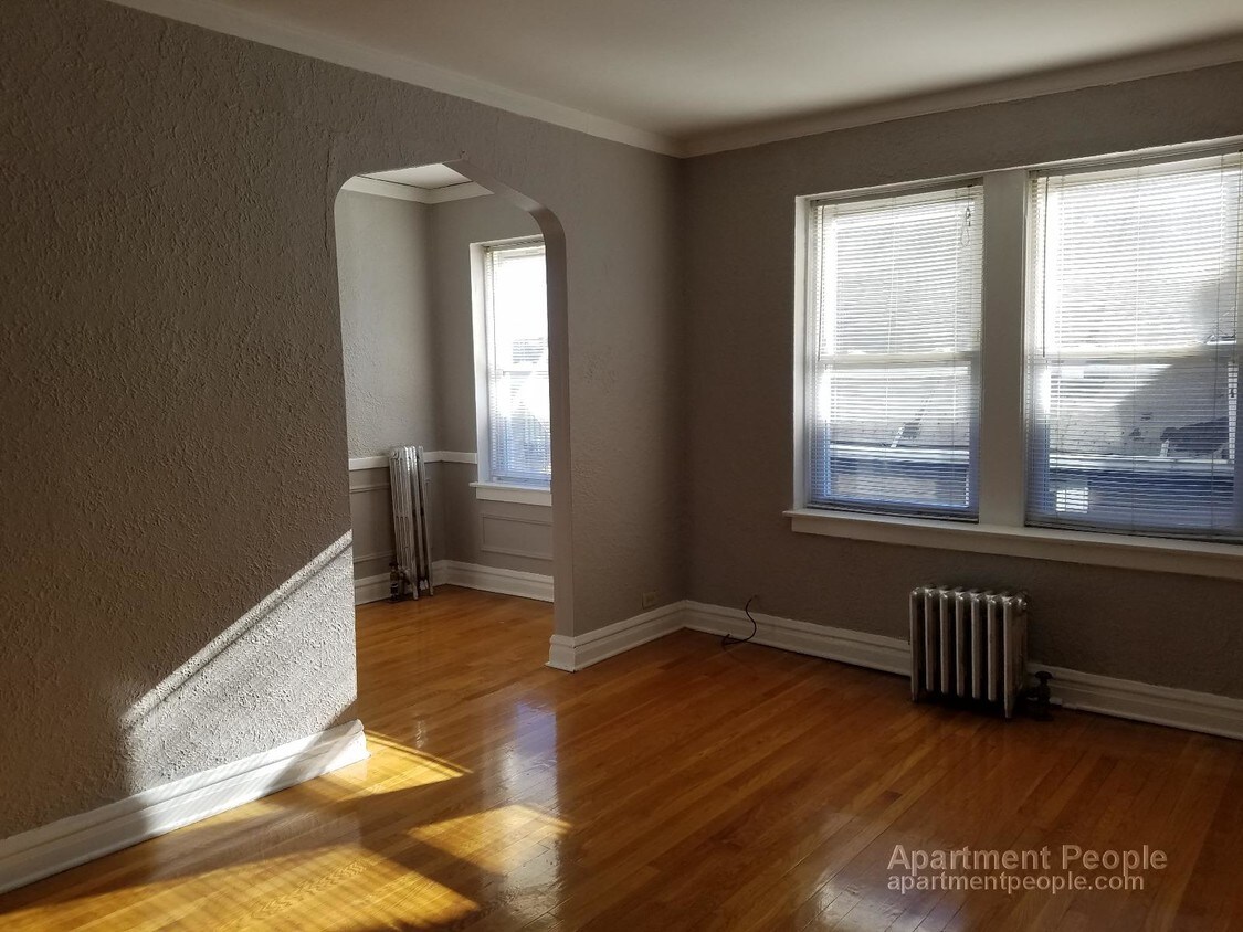 Foto principal - 4427 N Seeley Ave