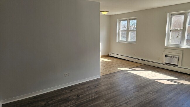 Foto del edificio - 2025 W Granville Ave