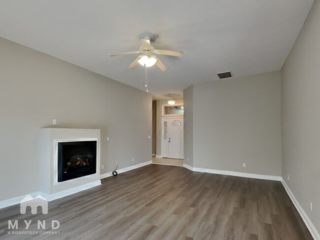 Building Photo - 1138 S Ventura Ave