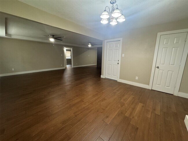 Building Photo - 12811 Labelle Ln