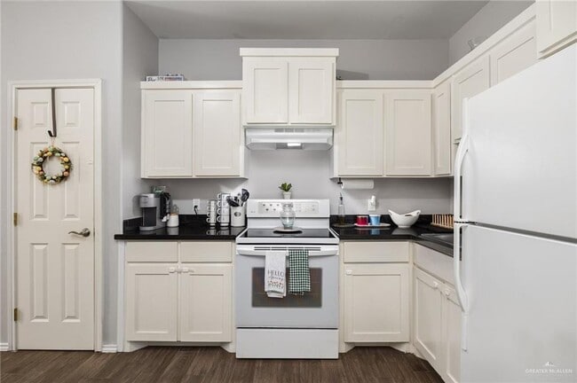 Building Photo - 17 Maryland St