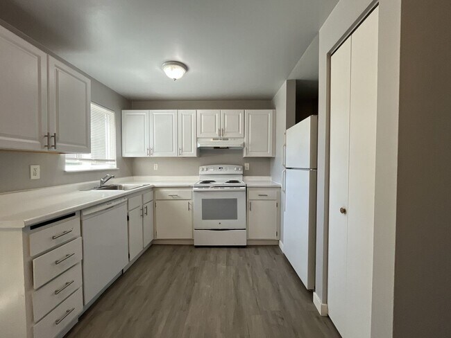 Building Photo - 8332 SW 21st Ave