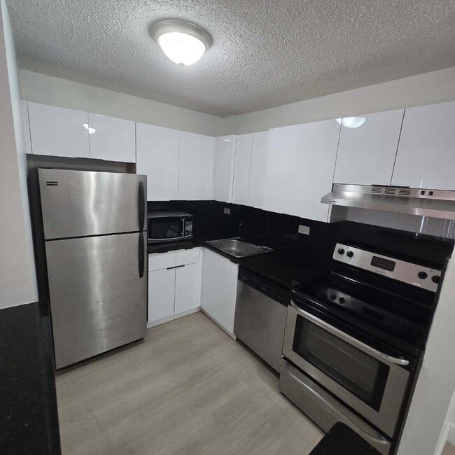 Foto del edificio - 6935 NW 179th St