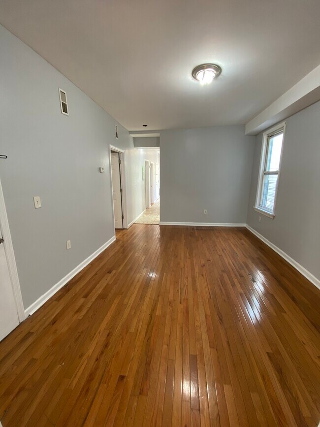 Building Photo - 168 Seymour Ave