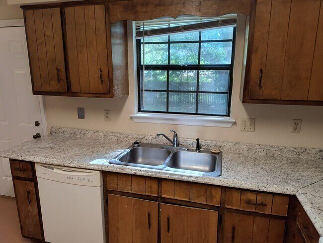 Foto del edificio - 3 Bedroom 2 Bath Home