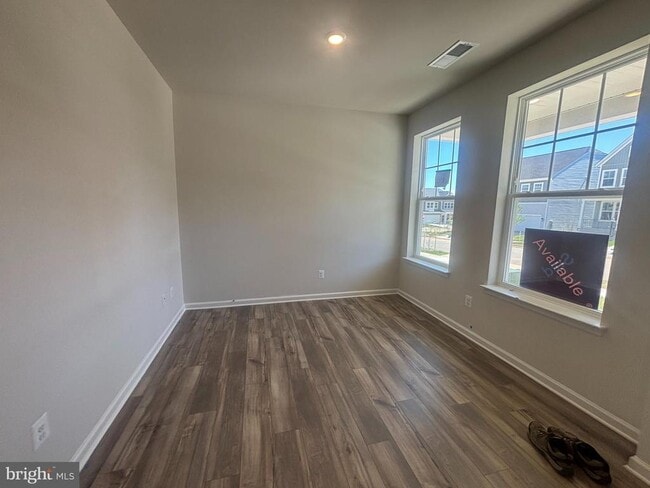 Building Photo - 28 FOREST GROVE Ave