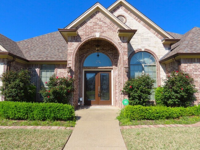Building Photo - Stunning 3 Bedroom, 2-1/2 Bath Home w/Office!