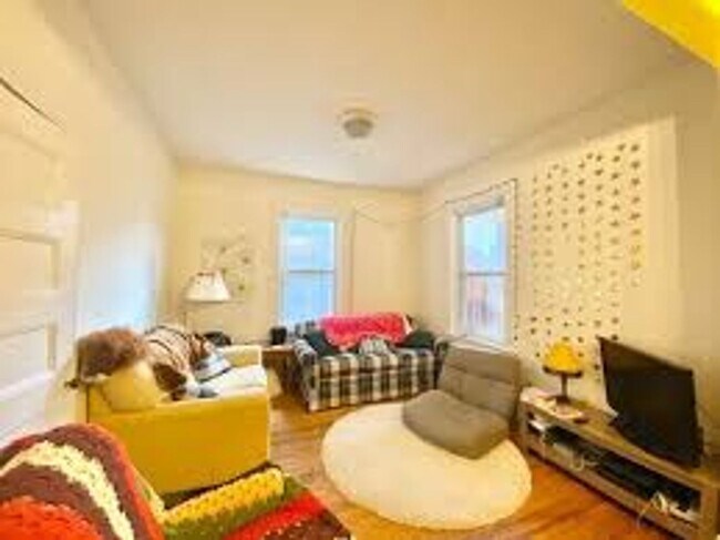 Building Photo - No Brokers Fee. Central Mission Hill Location, Eat-in Kitchen, Laundry on a Site