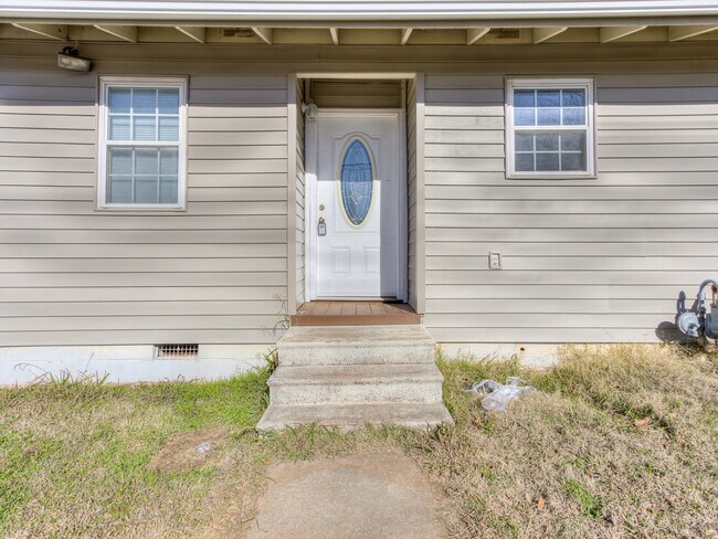 Building Photo - 9829 SE 44th St
