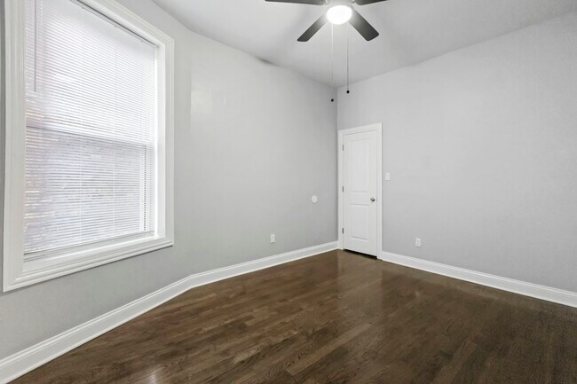 Foto del edificio - 908 W Montrose Ave