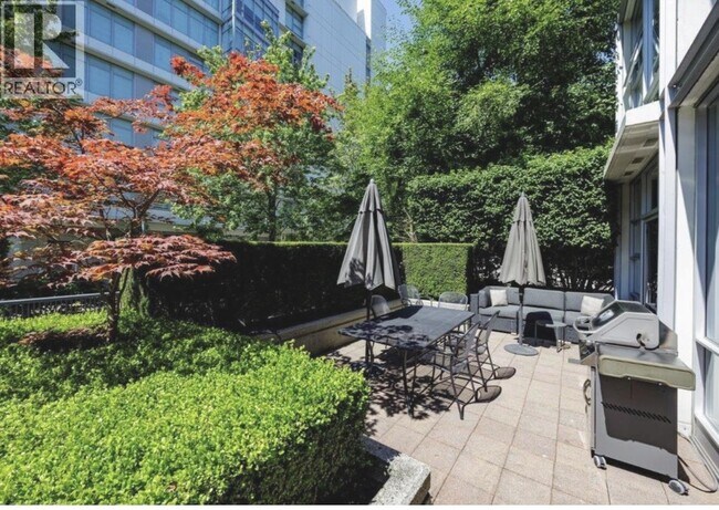 Photo du bâtiment - 633 Kinghorne Mews