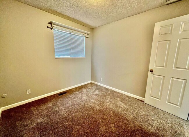 Building Photo - Spacious 5-Bedroom Home in Desirable Cente...