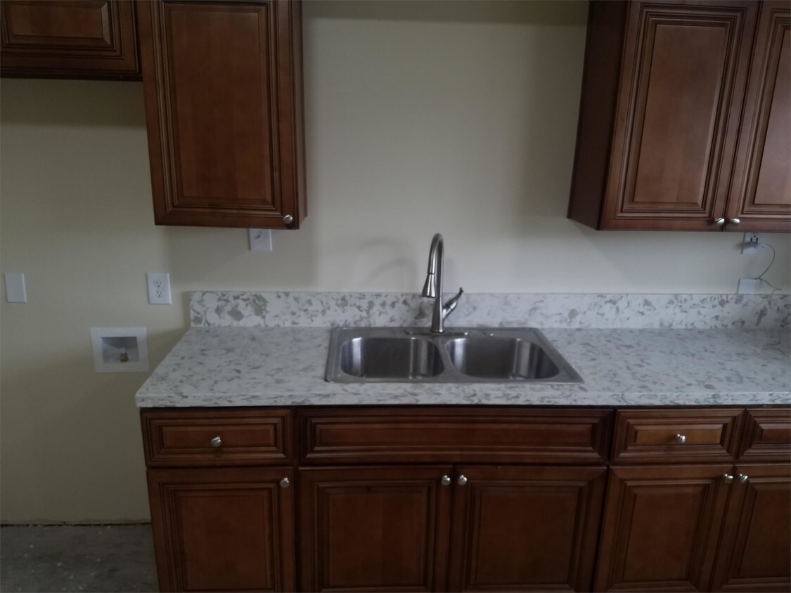 Foto principal - 651 N Caswell Ave