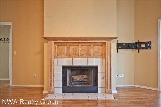 Building Photo - 3 br, 2 bath House - 4442 W. Patrick Street