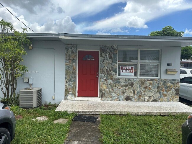 Building Photo - 3317 SW 91 Ave