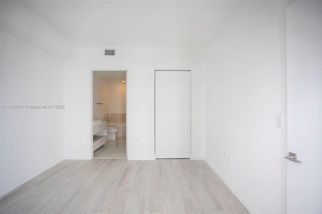 Foto del edificio - 55 SW 9th St