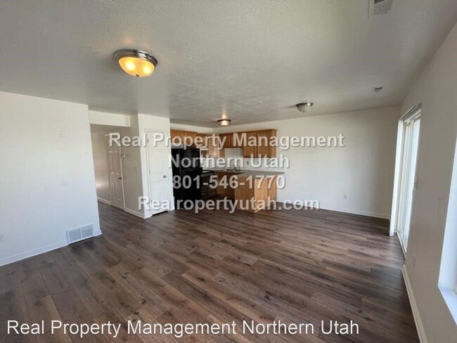 Building Photo - 3 br, 1.5 bath House - 2824 W 3965 S UNIT 70