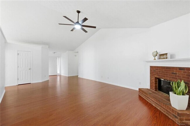 Building Photo - 575 Chandon Way
